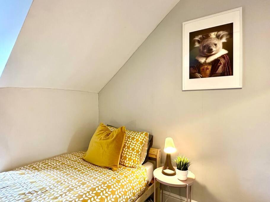 Massive 4 Bedroom Duplex Apartment - Sleeps Up To 10 People - Free Parking - 5 Minutes To The Best Beach! - Great Location - Fast Wifi - Smart Tv - Newly Decorated - Sleeps Up To 10! Close To Bournemouth & Poole Town Centre & Sandbanks Exterior foto