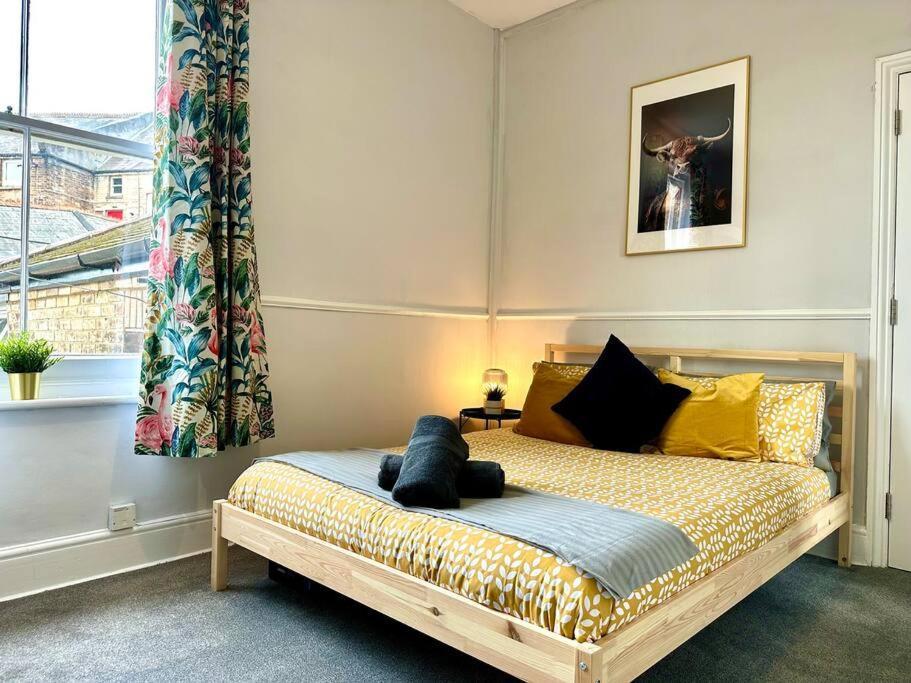 Massive 4 Bedroom Duplex Apartment - Sleeps Up To 10 People - Free Parking - 5 Minutes To The Best Beach! - Great Location - Fast Wifi - Smart Tv - Newly Decorated - Sleeps Up To 10! Close To Bournemouth & Poole Town Centre & Sandbanks Exterior foto